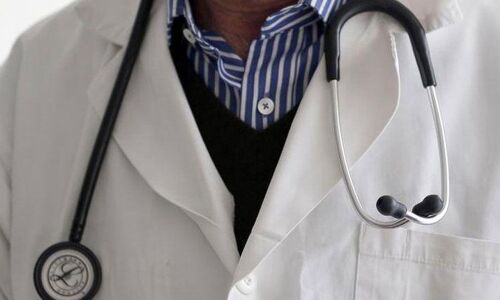 Cops detain TV journalist for blackmailing doctor