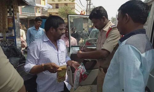 Police seize gutka packets in Parigi