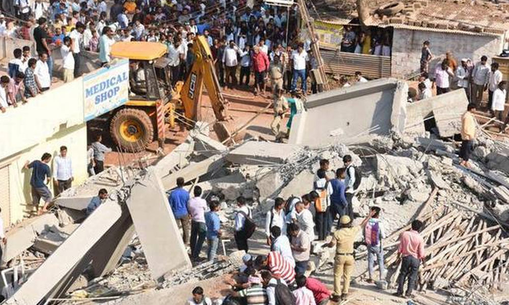 110 NDRF personnel join to rescue people at the Dharwad building crash