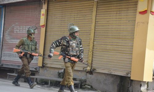 2 policemen injured in grenade attack in J&Ks Sopore