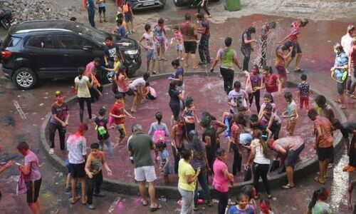 Holi 2019: Bollywood stars send colourful wishes to fans