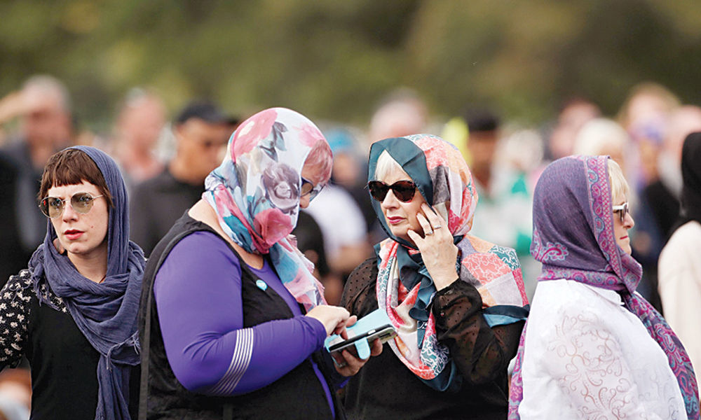 Kiwi women don headscarves as mark of peace