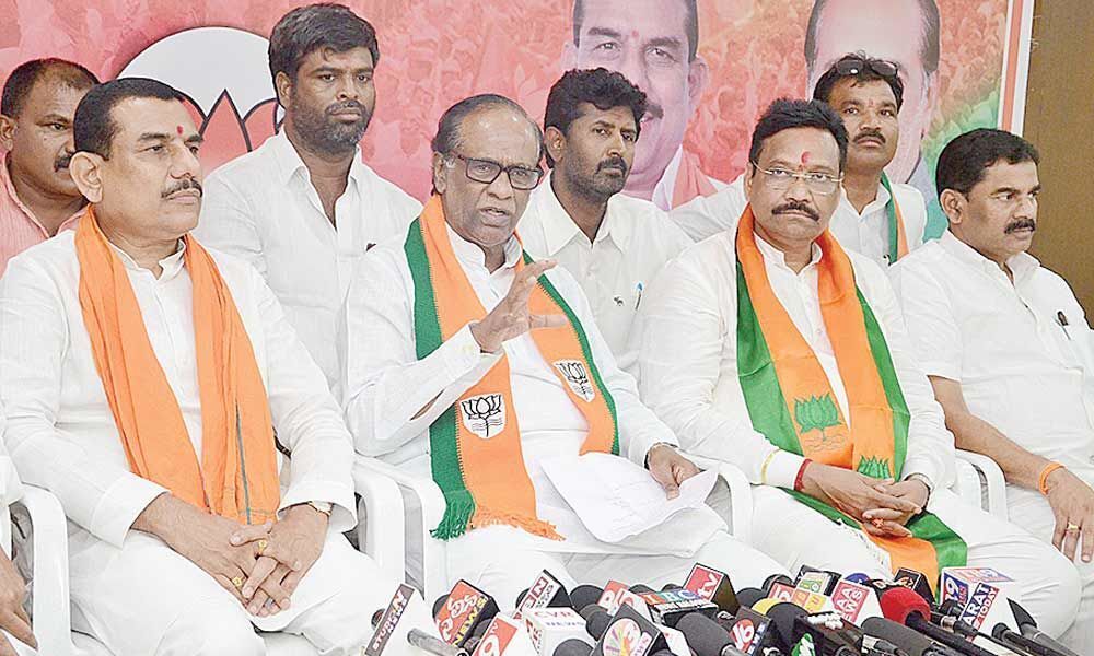 KCRs Federal Front a flop show:  Laxman