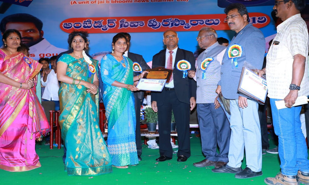 Gulla Manjula receives Seva Puraskar 2019