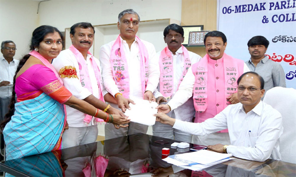 Prabhakar files nomination for Medak LS constituency