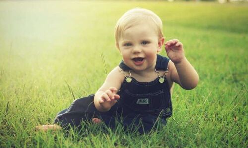 Infants develop better attention control in bilingual environment