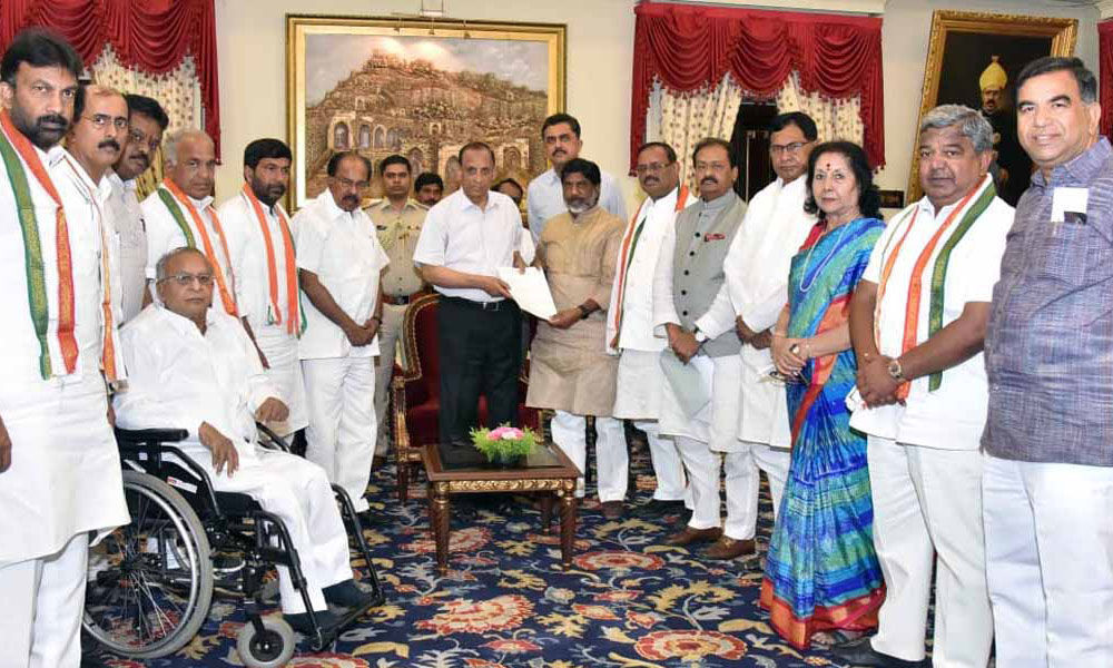 Congress demands Presidents Rule in Telangana