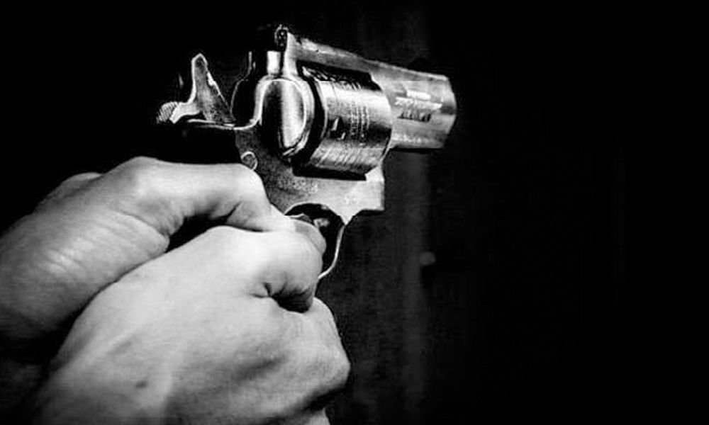 Bike-borne men rob Rs 1.4 cr at gunpoint