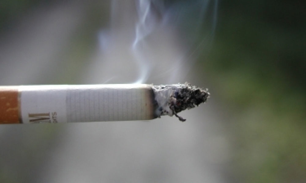 Smokers notice health warnings more on plain packs