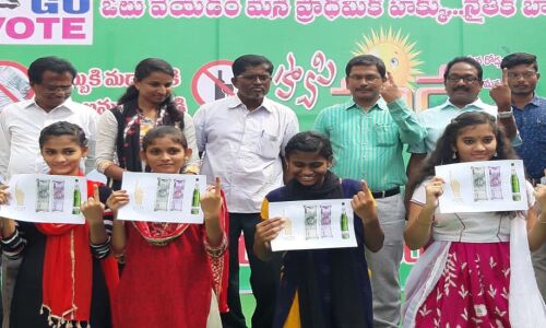 Happy Sunday motivates voters