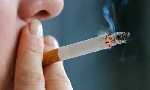 Smokers notice health warnings more on plain packs