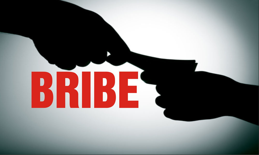 ACB caught Shadnagar Assistant Public Prosecutor in Basheerbagh while receiving bribe