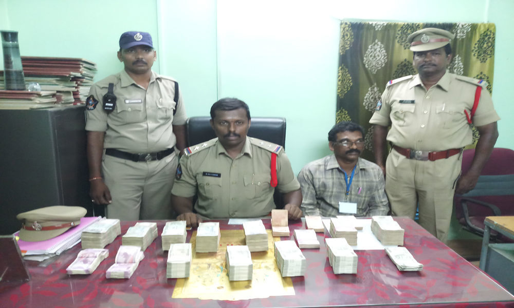 Cops seize 17.7 lakh unaccounted cash