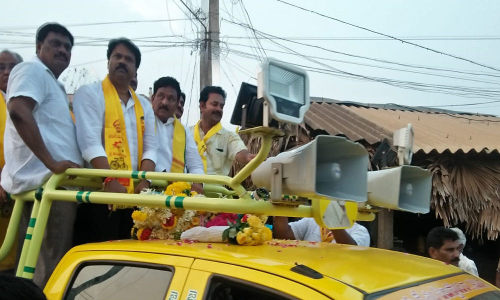 Chinarajappa campaigns in Peddapuram