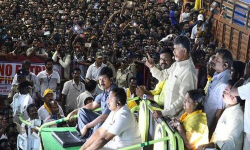 Fight between TDP and TRS: Chandrababu Naidu