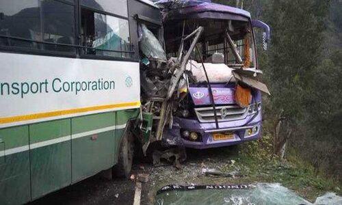 Fifteen injured as two buses collide in Shimla