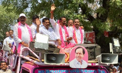 Thoroughfares choke as candidates take out rallies to file nominations