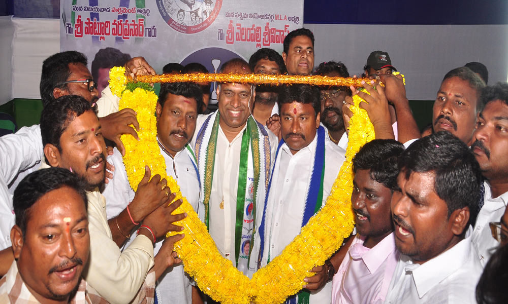 YSRCP candidates campaign in One-Town