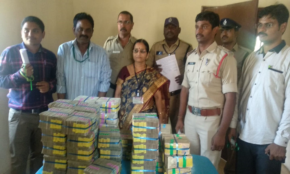 Cops seize 50 lakh bank cash in East Godavari
