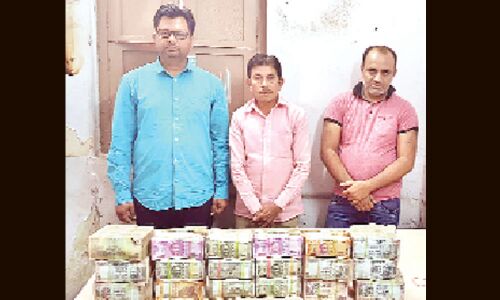 Hawala racket busted, three Gujaratis held