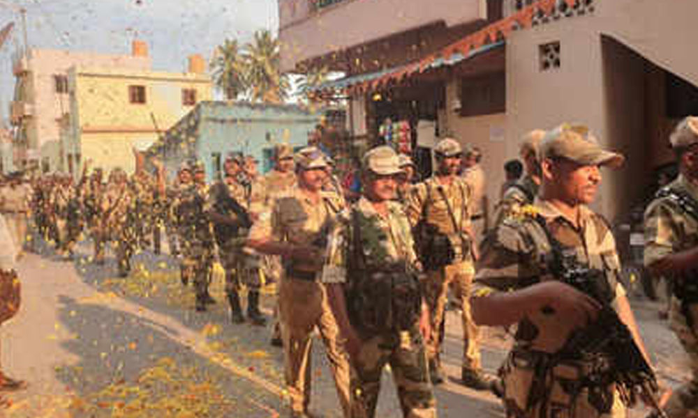 CISF soldiers showered with flowers by Bengaluru public