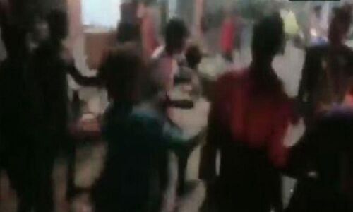 Watch: Traffic cop thrashed for stopping man driving auto on wrong side