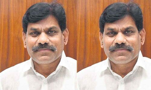 Manik Rao campaigns for TRS candidate BB Patil