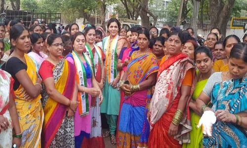 Wife, sister campaign for Congress candidate