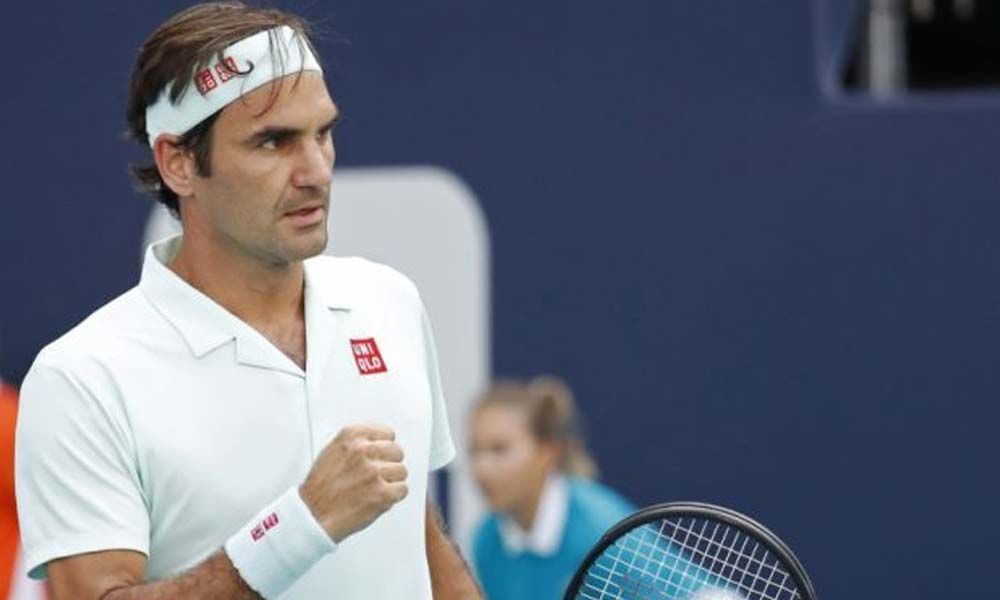 Federer eases past Medvedev into Miami quarters