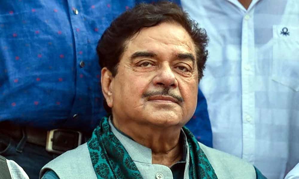 Shatrughan Sinha meets Rahul, likely to join Congress on April 6
