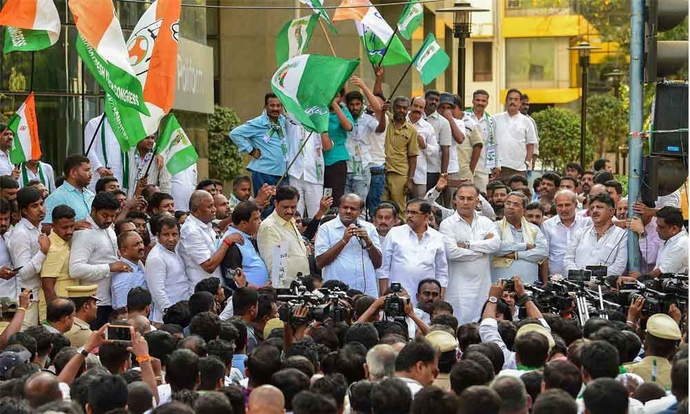 I-T raids on Karnataka Minister : Kumaraswamy accuses Modi of revenge politics