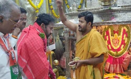Kishan prays at Balkampet temple