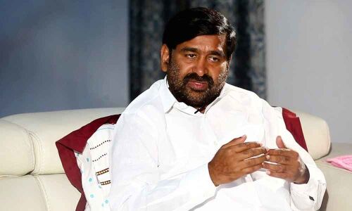 Jagadish hits out at Cong, BJP