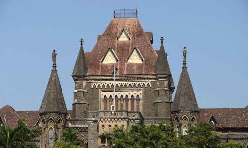 HC censures Maha CM for sloppy trial