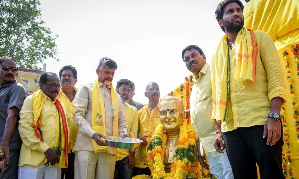 Trounce anti-Andhra parties, Chandrababu Naidu tells people