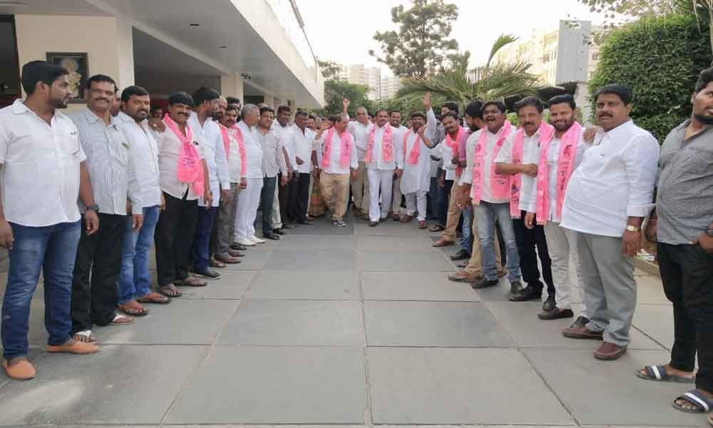 TRS leaders, cadres attend KCRs public meeting