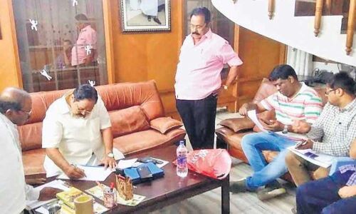 I-T dept raids DMK treasurer Durai Murugans Vellore residence