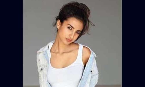 Patralekhaa learning Kannada