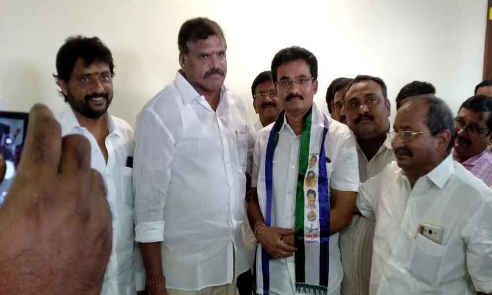 ZPTC, 8 sarpanches join YSRCP