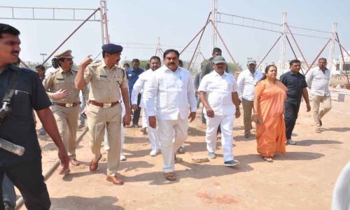 TRS MLAs tasked with crowd mobilisation for KCRs rally in jitters