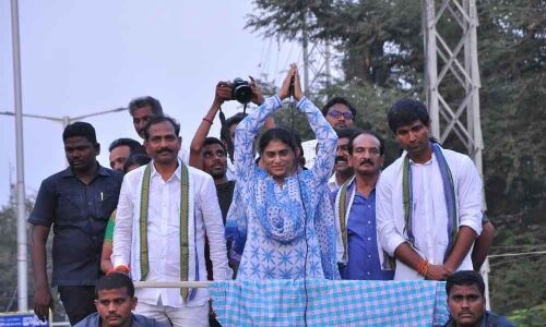 Sharmila accuses TDP of cheating people