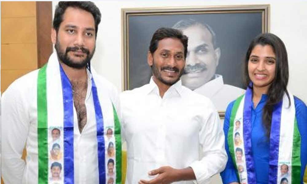 Telugu popular anchor Shyamala makes political entry, joins YSRCP