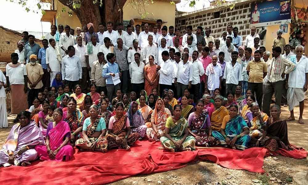 Villagers pledge to vote for TRS