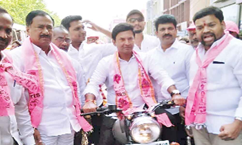 TRS leaders take out bike rally