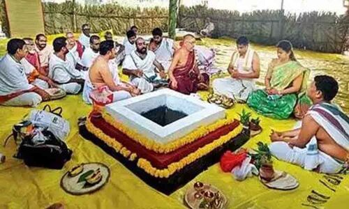 Vangaveeti Radha conducts Sri Yagam for Chandrababu Naidus victory in 2019 elections