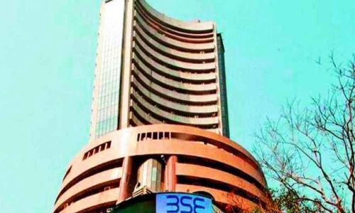 Sensex pares gains after breaching 39,000-level