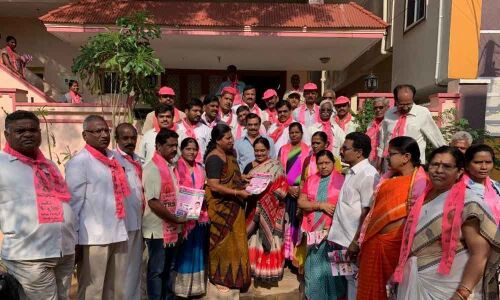 Corporator campaigns for Marri Rajasekhar