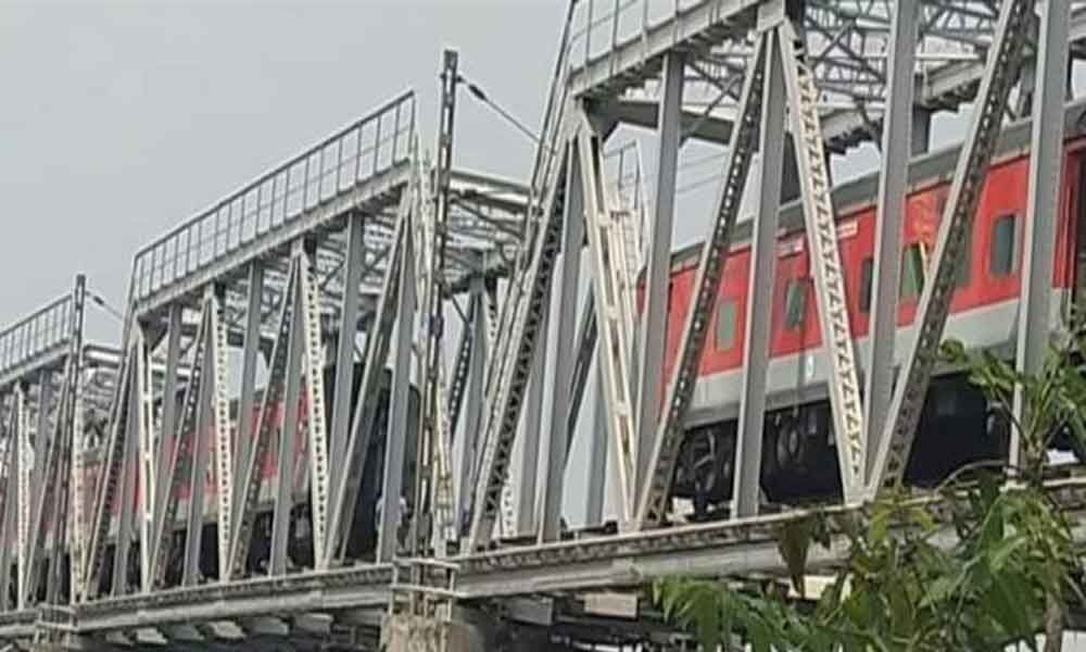 Rajdhani Express coaches detach on Odisha river bridge