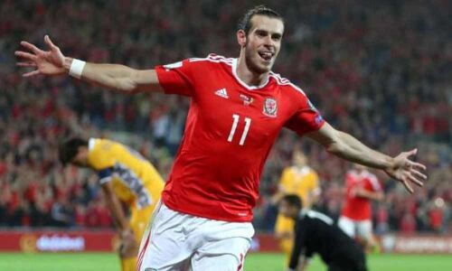 Sarri faces tough challenge to please raging Chelsea fans