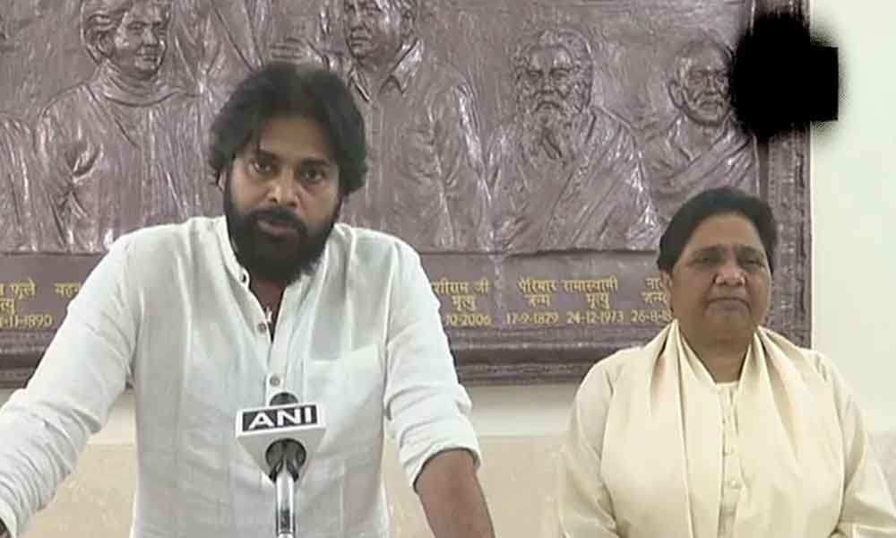 BSP chief Mayawati, Pawan Kalyan meeting in Vijayawada